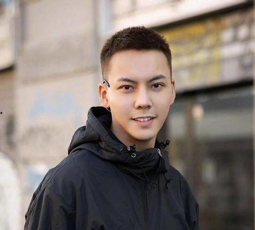 戴眼镜的明星网红男生,网红男生的时尚新宠